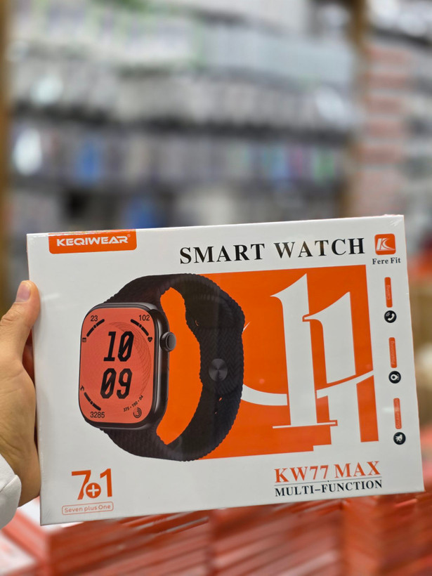 ساعت هوشمند 1.77 اینچی کیکویر مدل KW77 MAX با بند سیلیکونی به همراه 6 بند اضافه